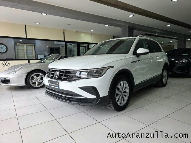 Volkswagen Tiguan - 1