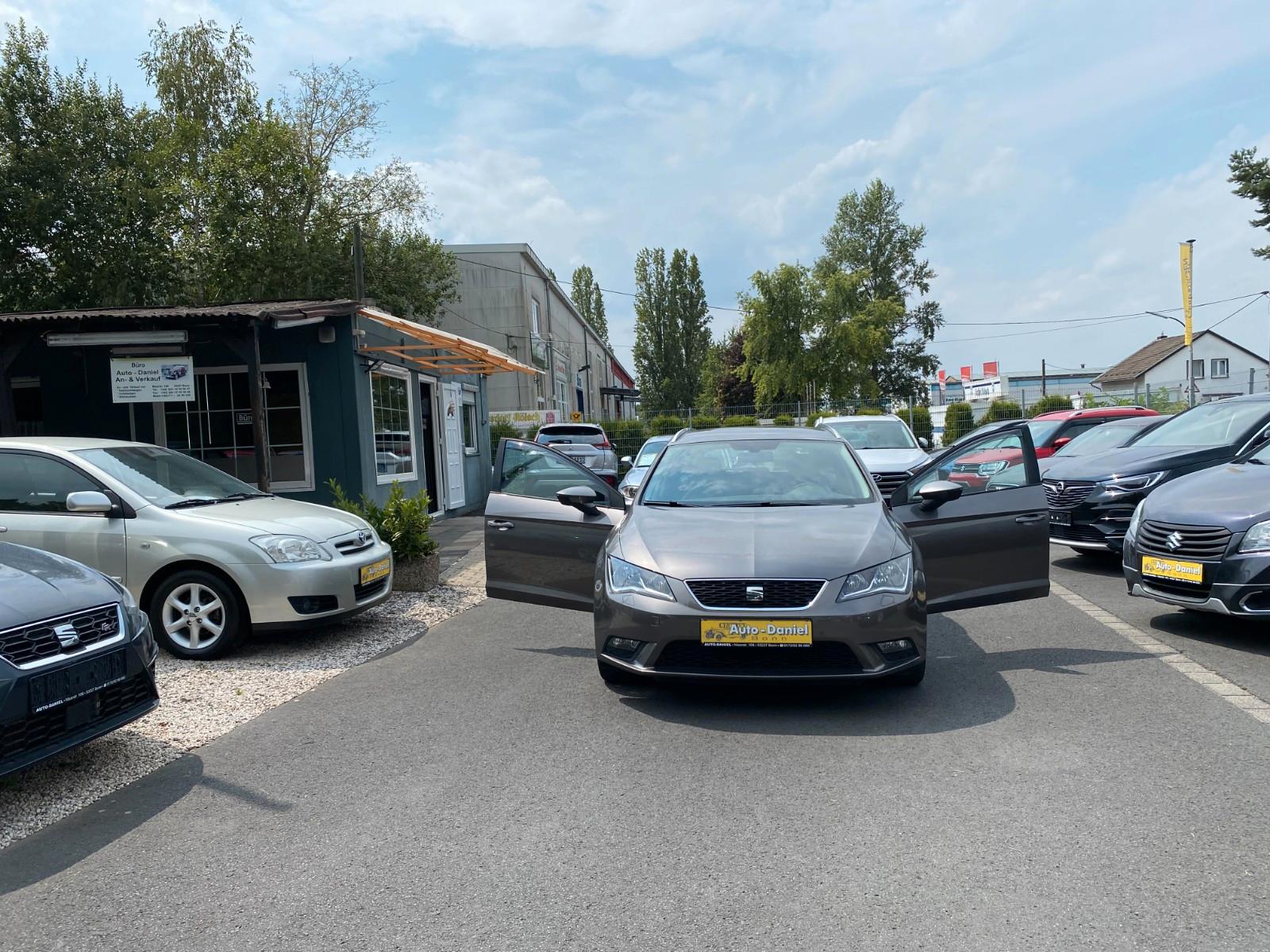 Seat Leon 2014 — rear view