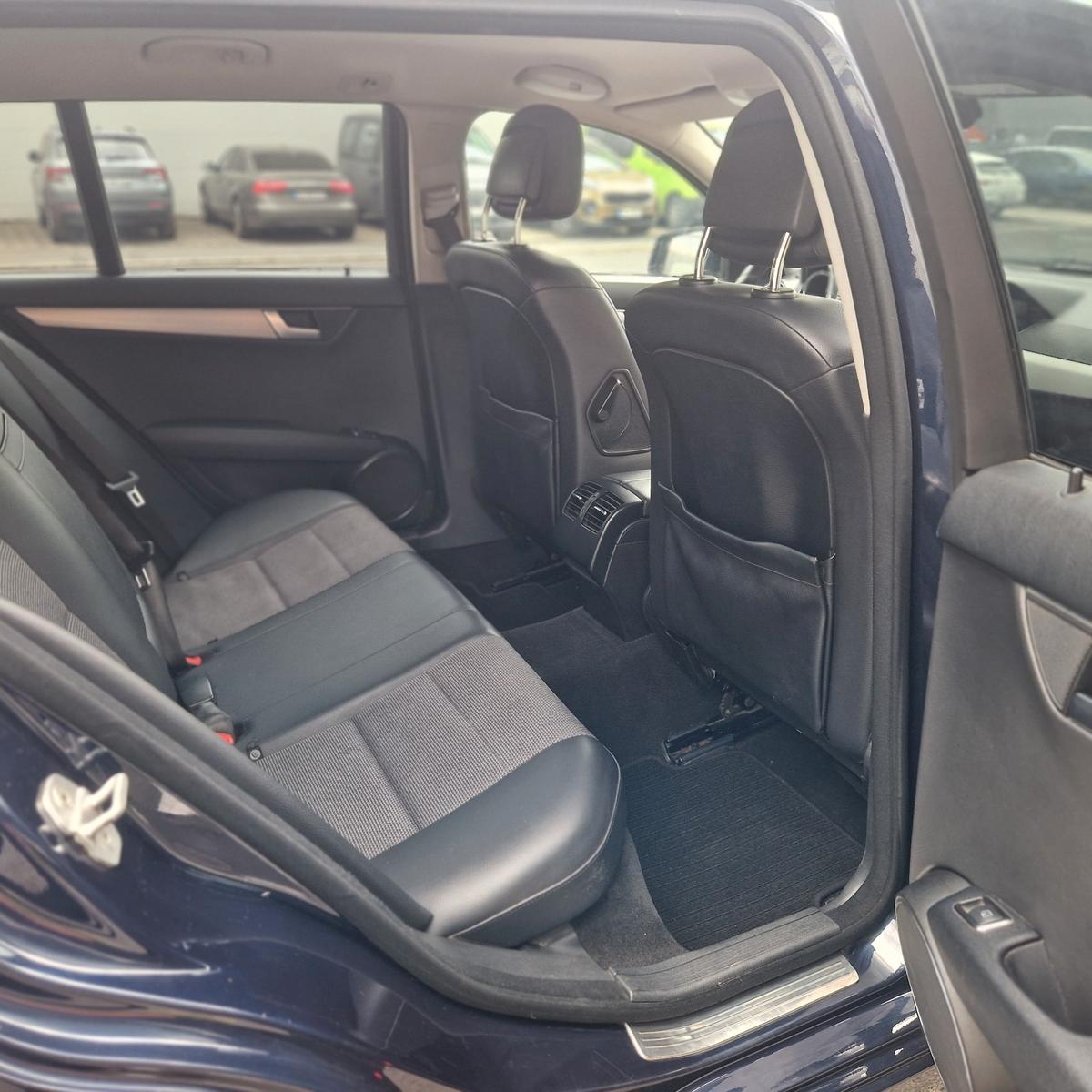 Mercedes-Benz C220 2012 — photo 13