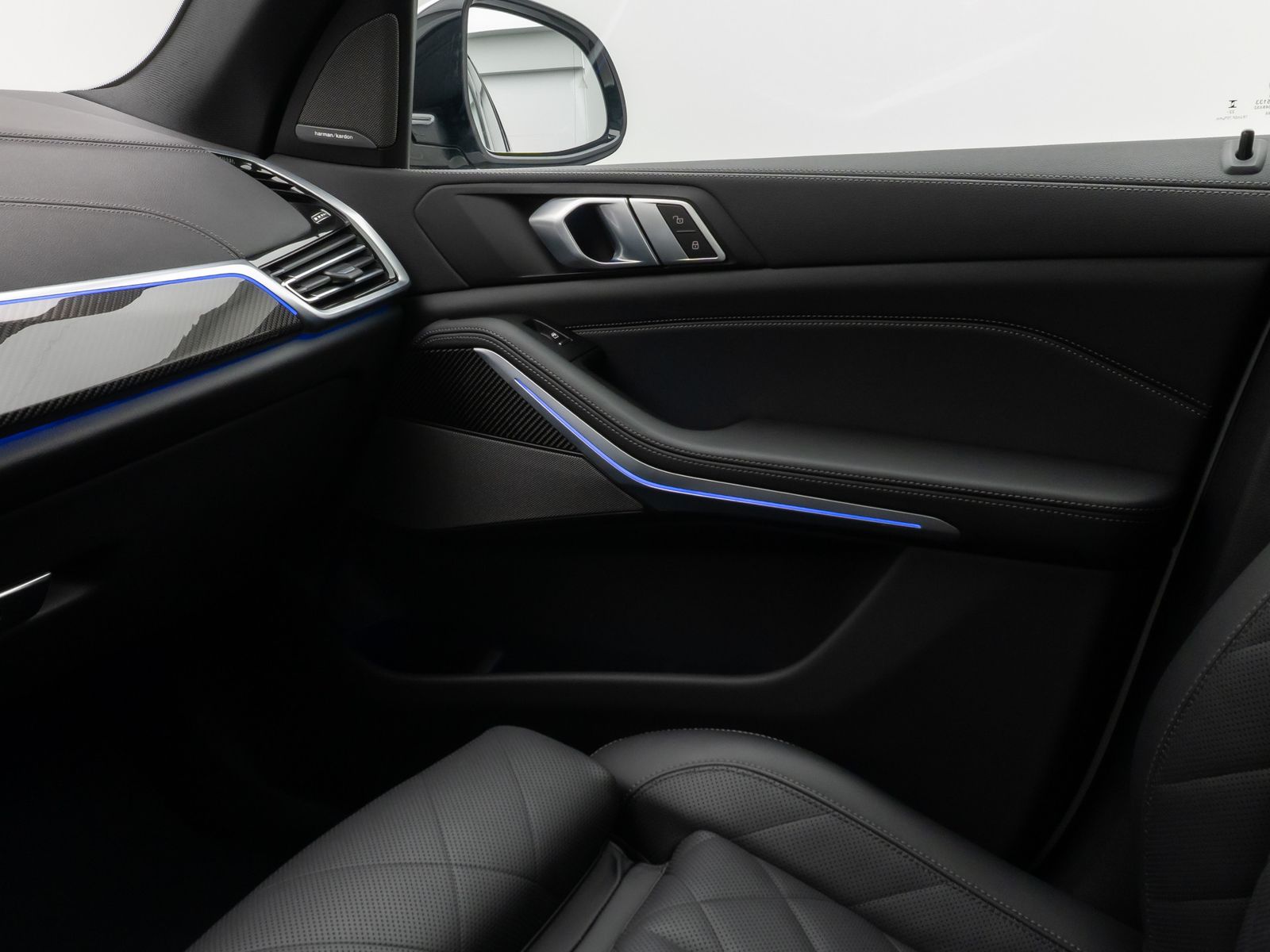 Fahrzeugabbildung BMW X5 M50i H/K DAB Laser 360°Alarm Belüftung 22Zoll