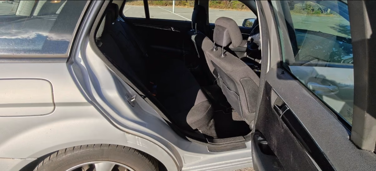 Mercedes-Benz C200 2009 — photo 8