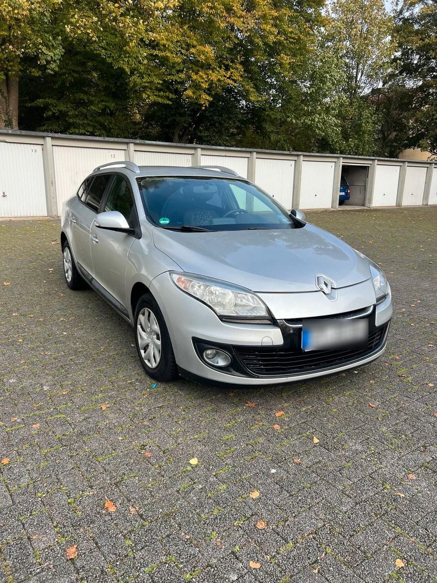 Renault Megane 2012 — салон