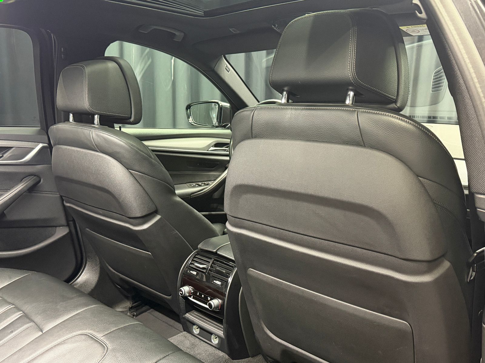 Fahrzeugabbildung BMW 540i Touring xDrive M Sport|HIFI|HuD|PANO|KEYLES