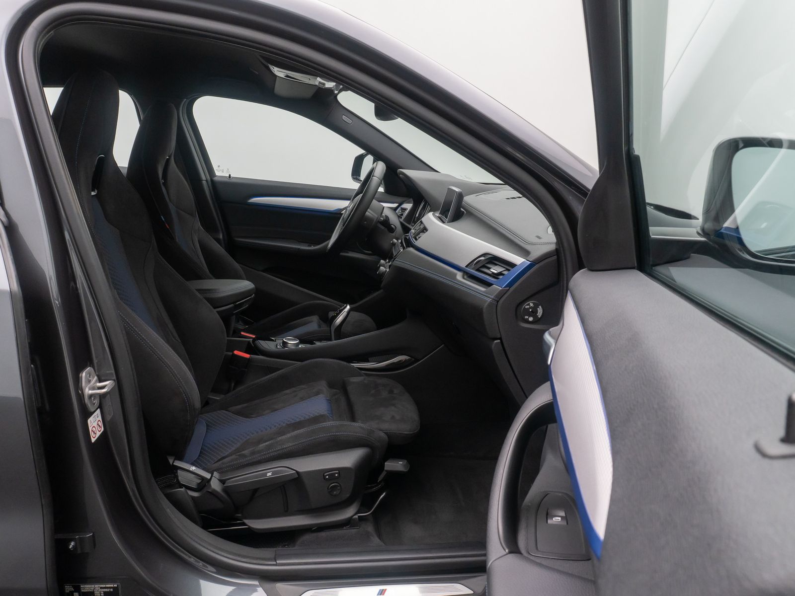 Fahrzeugabbildung BMW X2 sD18i M Sport AHK Kamera GeschwindiReg 19Zoll