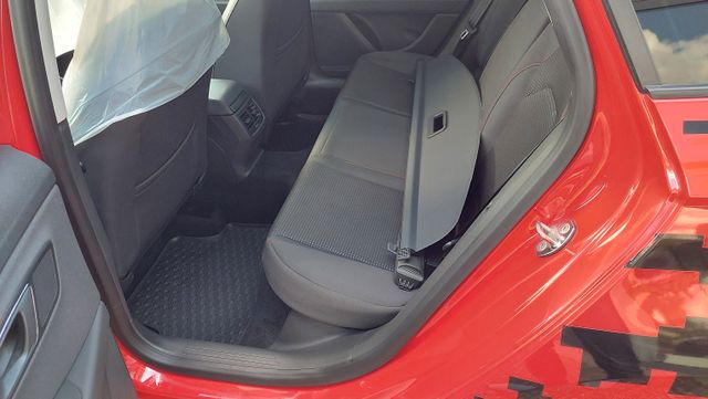 Fahrzeugabbildung Seat Leon ST 1.5 TSI FR Black Matt Edition
