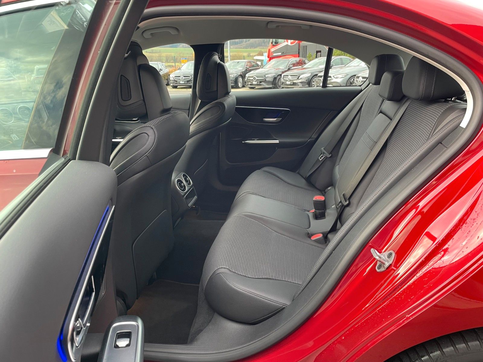 Fahrzeugabbildung Mercedes-Benz C 220 d AVANTGARDE AHK+HUD+DISTR+R-Kamera+Carpla