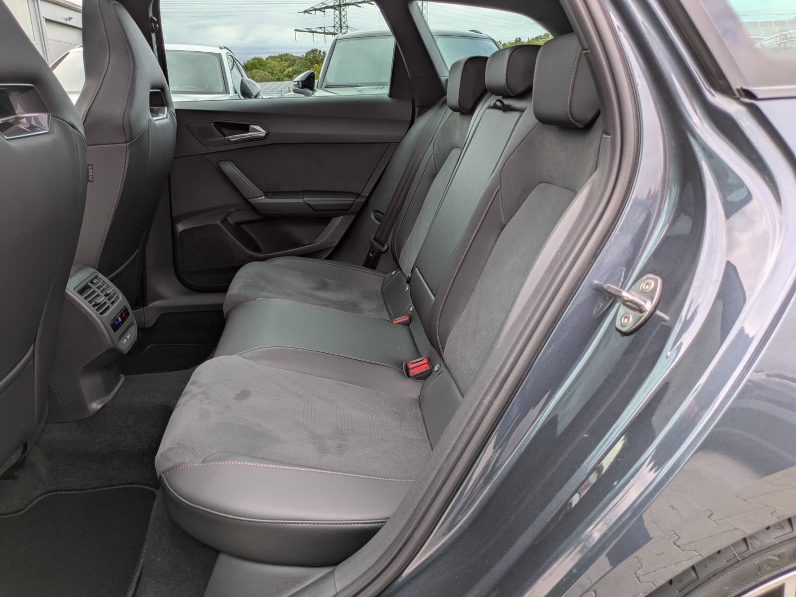 Fahrzeugabbildung CUPRA Leon 1.5 eTSI MATRIX*PANO*ALCAN.*AHK*SENN*Drive2