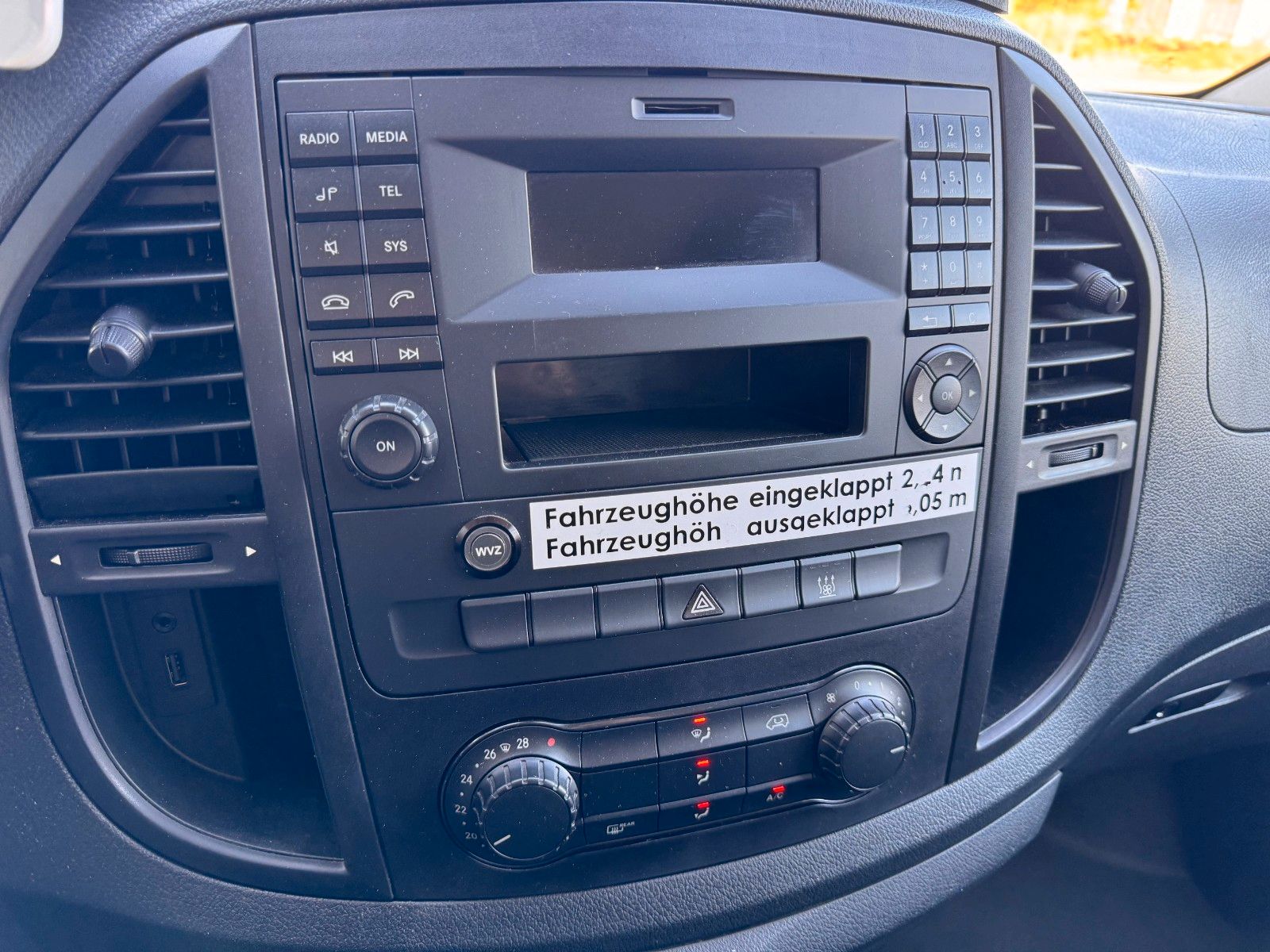 Fahrzeugabbildung Mercedes-Benz Vito 111 CDI Tourer Begleitfahrzeug BF3+ / WVZ