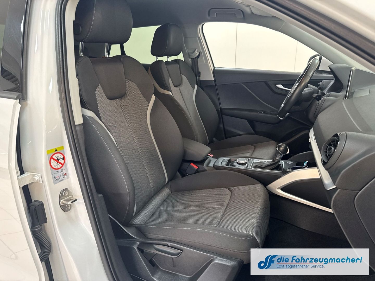 Fahrzeugabbildung Audi Q2 sport Sportpaket Navi Digitales Cockpit LED A