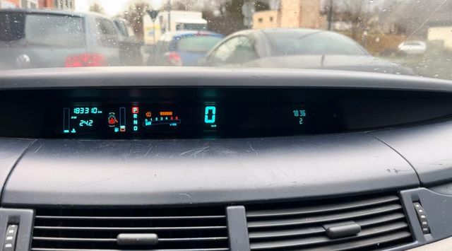 Renault Espace Expression 3.0 dCi V6 24V Automatik Bild 9