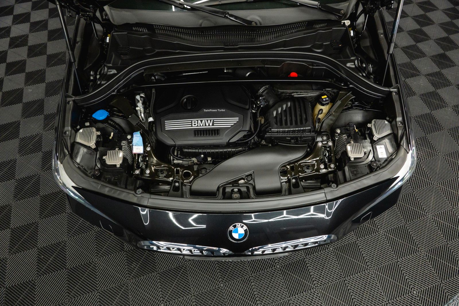 Fahrzeugabbildung BMW X2 sDrive 18i M Sport Automatik *Alcantara*LED*
