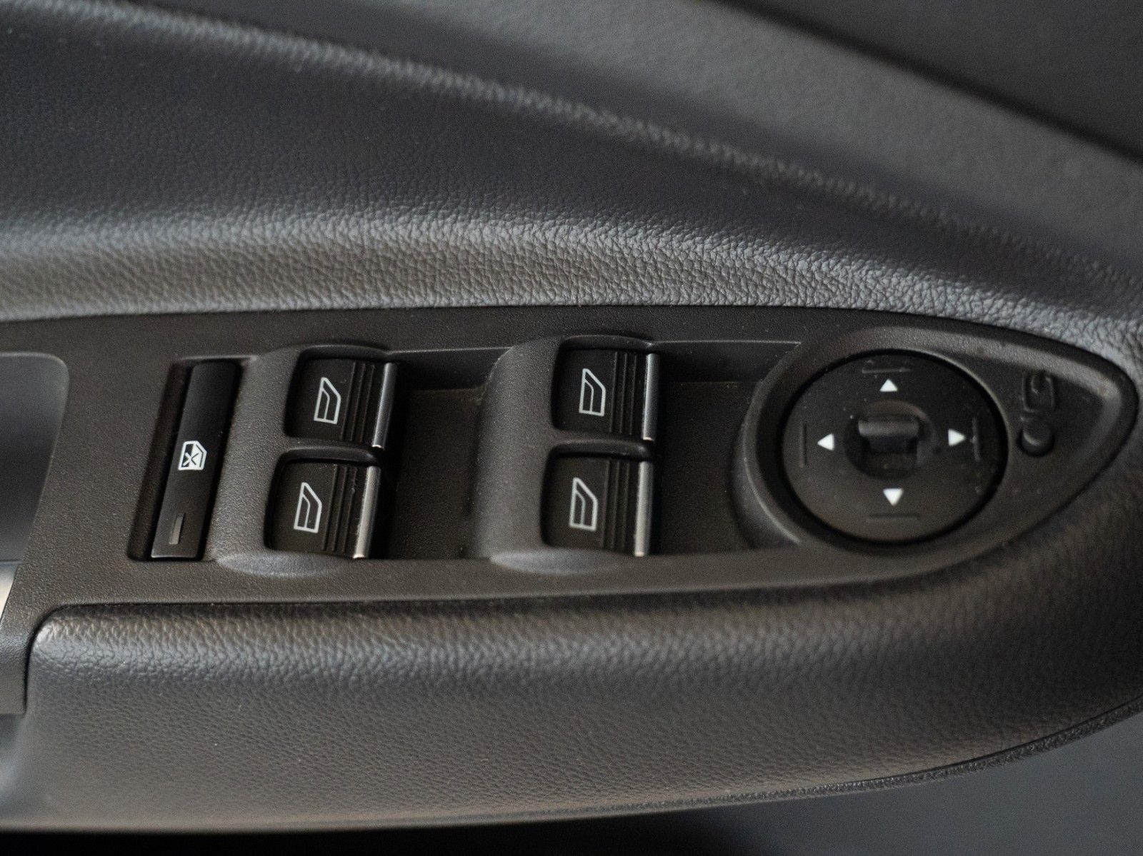 Fahrzeugabbildung Ford Kuga ST-Line WINTER-P./NAVI/KAMERA