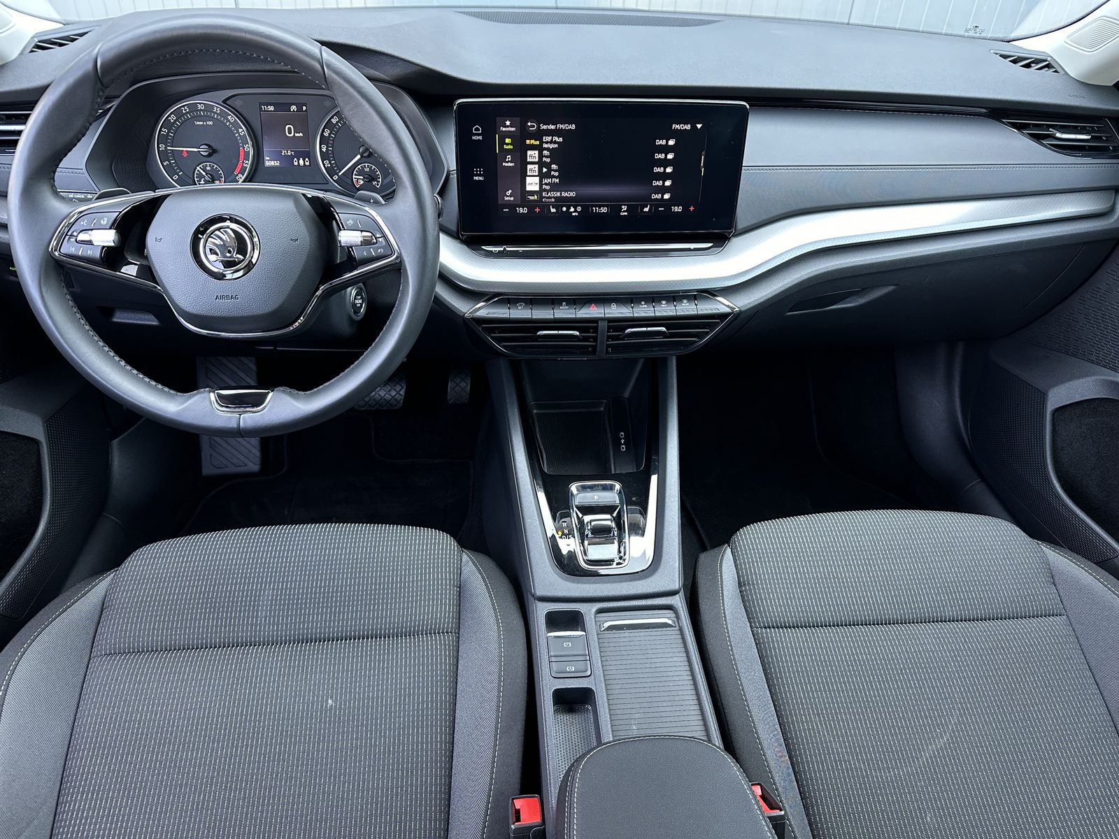 Fahrzeugabbildung SKODA Octavia Combi 2.0 TDI DSG Ambition NAV+LED+17ZO