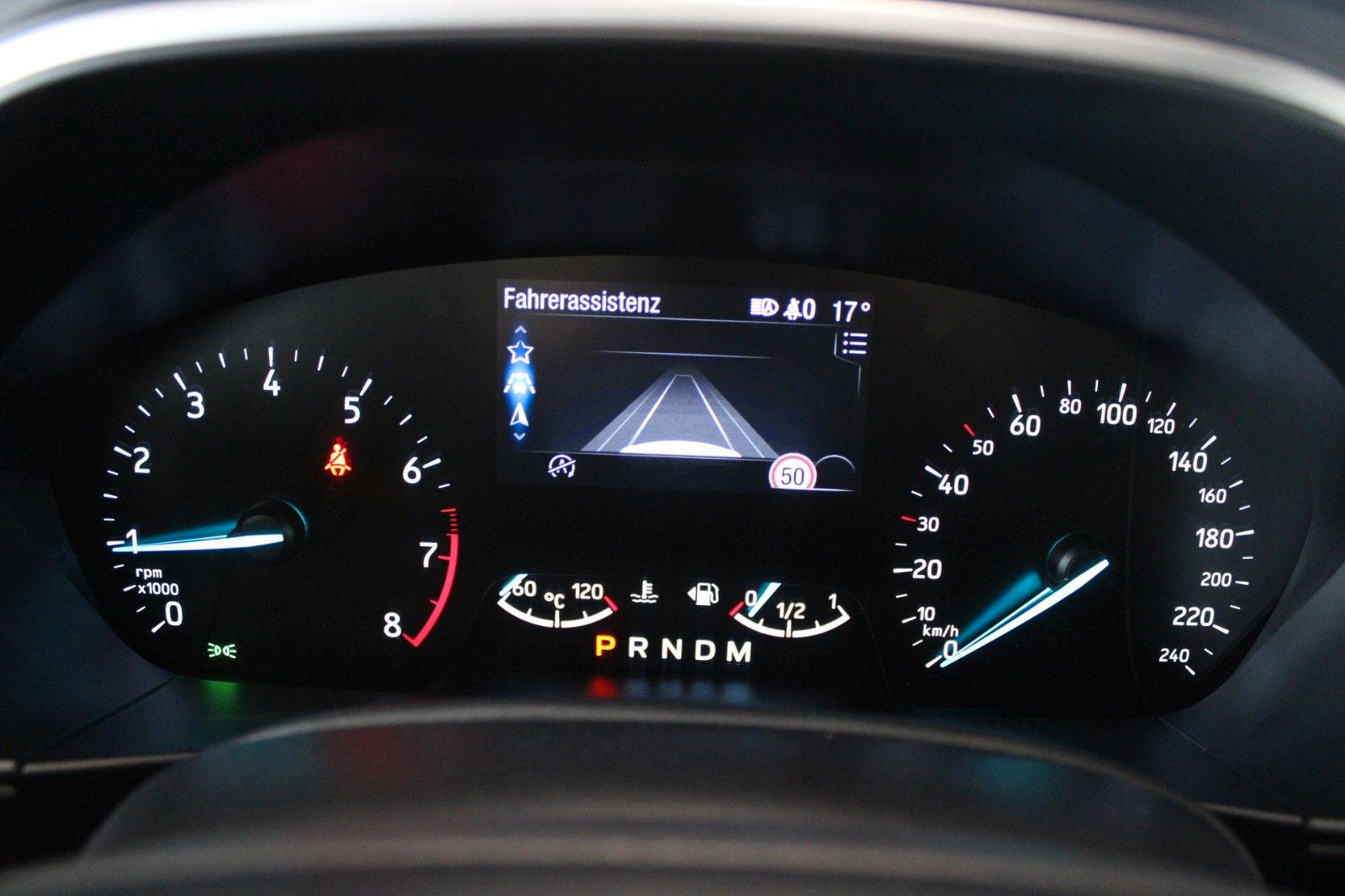 Fahrzeugabbildung Ford Focus Cool & Connect Automatik + AHK ACC WinterP