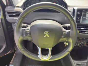 Peugeot 208 1.2 12V VTiPureTech 82 Style Navi+SHZ+PDC