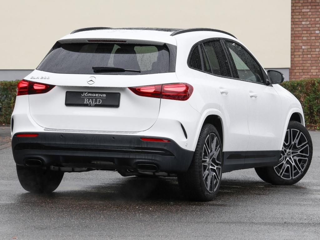 Mercedes-Benz GLA 200 Special/AMG/Pano/AHK/Night/MLB/Ambi/20''