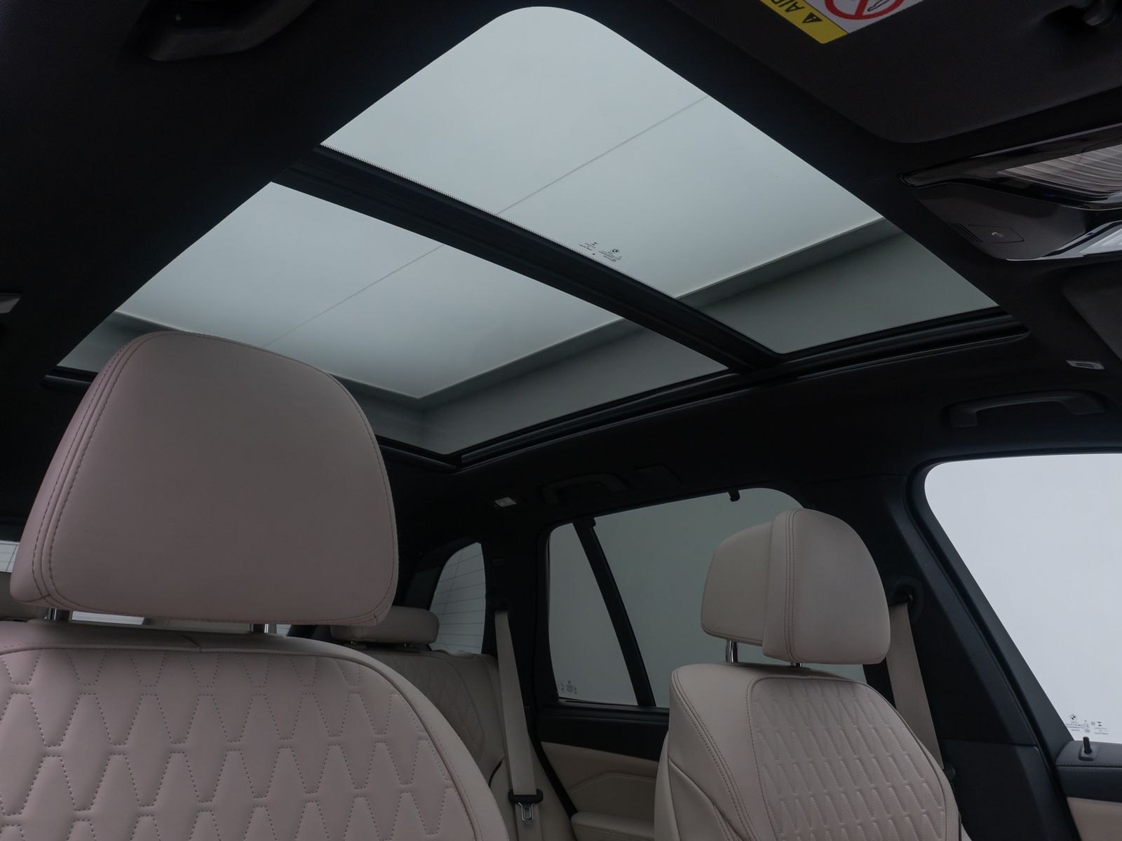 Fahrzeugabbildung BMW X5 xD45e M Sport Panorama DAB DispKey 360°22Zoll