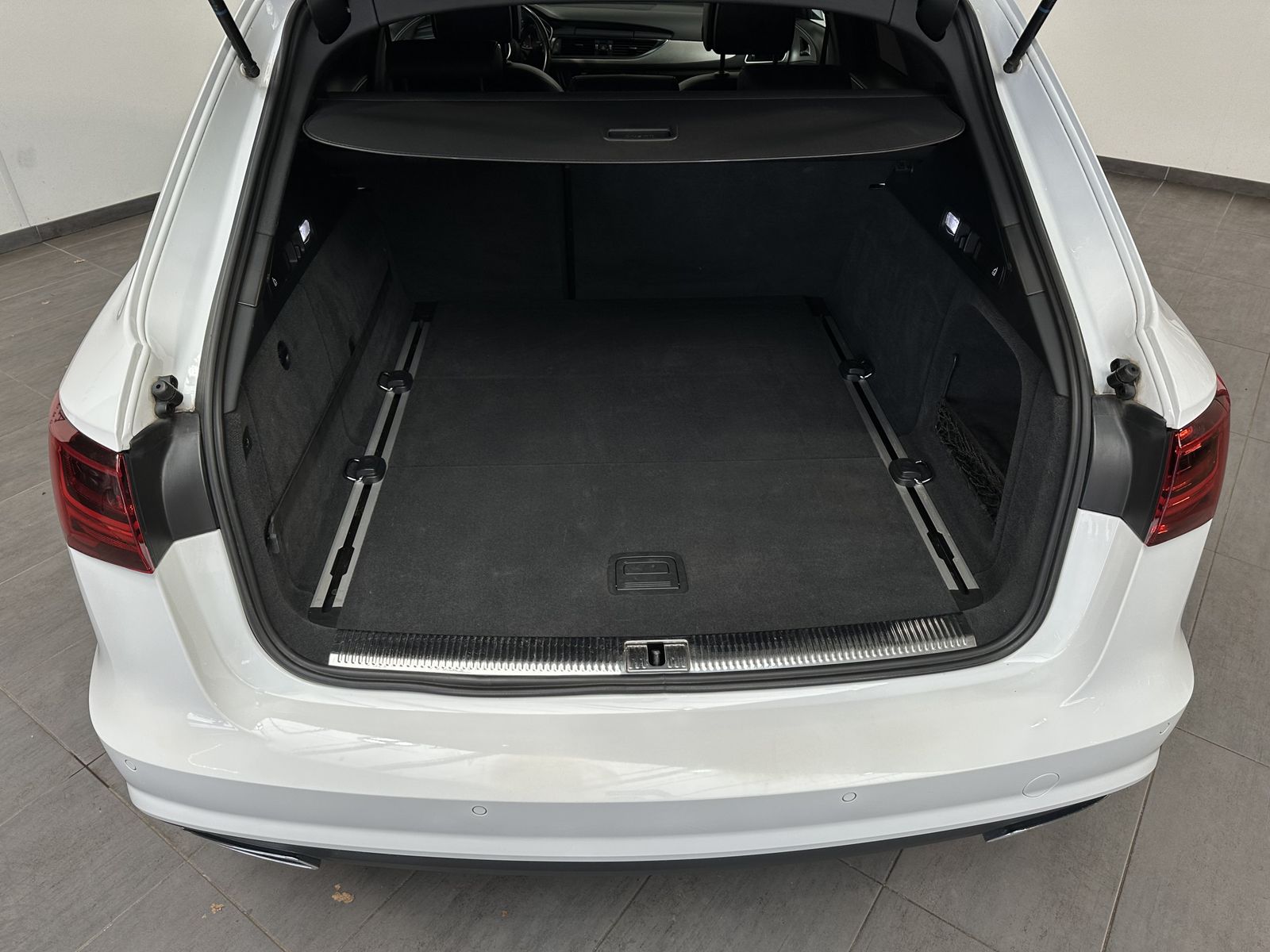 Fahrzeugabbildung Audi A6 Avant 2.0 TDI S-Tronic Ultra NAV+XEN+PANO+KAM