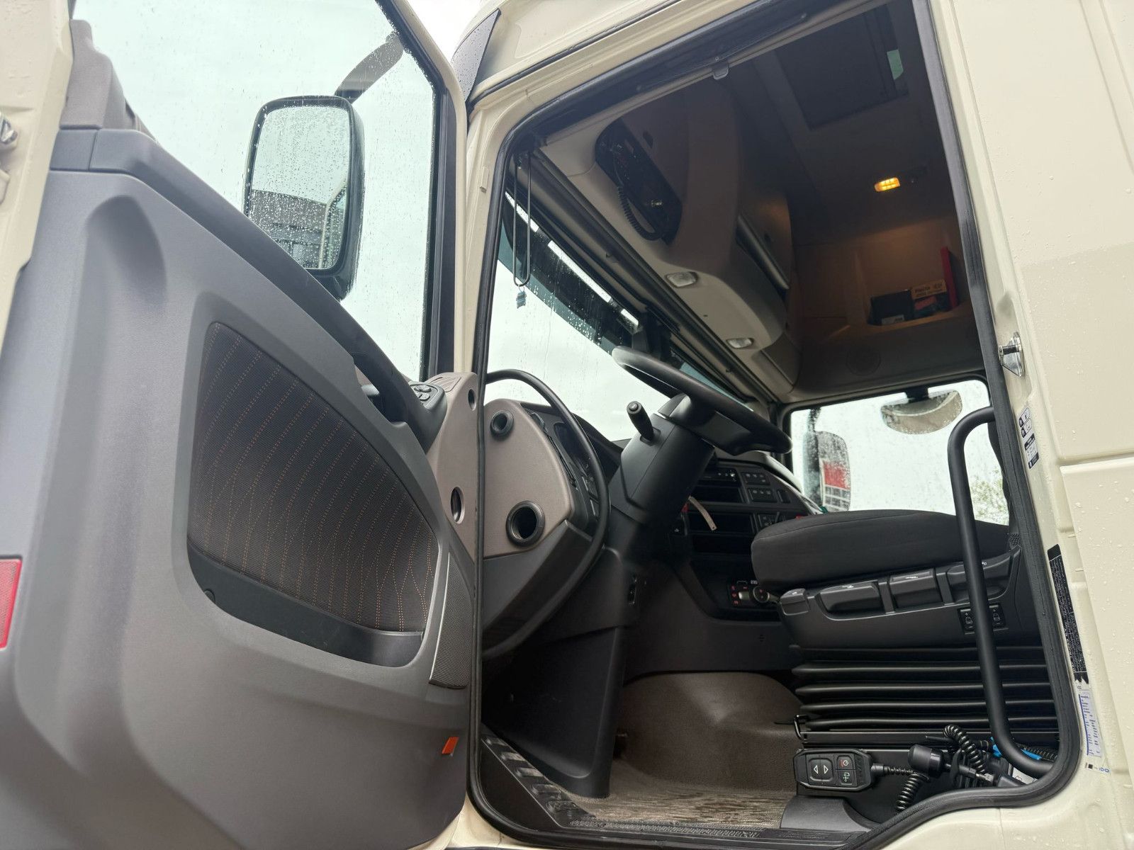 Fahrzeugabbildung DAF XF 530 FT mit Hydraulik sehr gepflegt