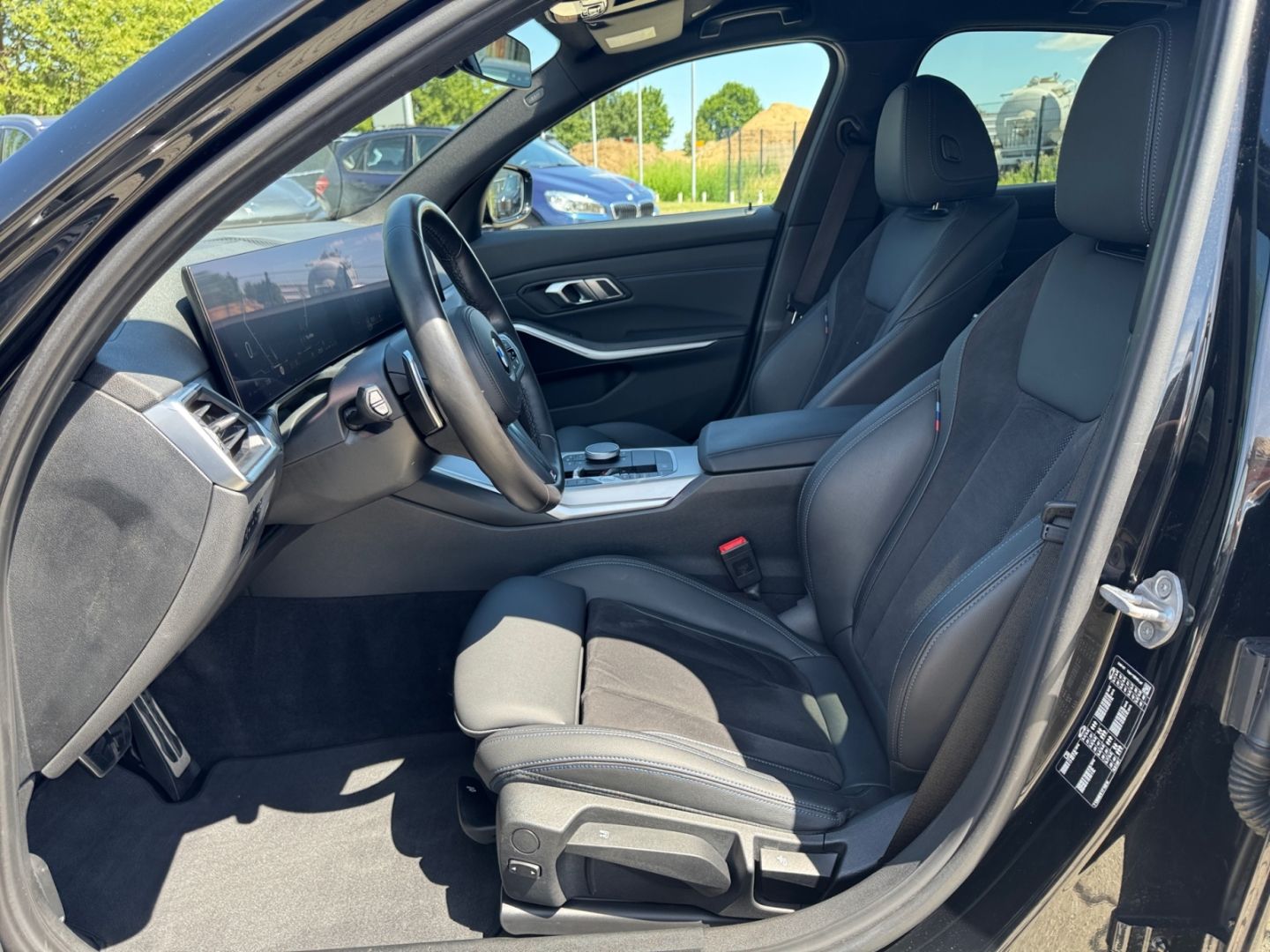 BMW 330 d M-Sport LED KLIMAAUTO NAVI SHZ PDC ALU 19' foto 9