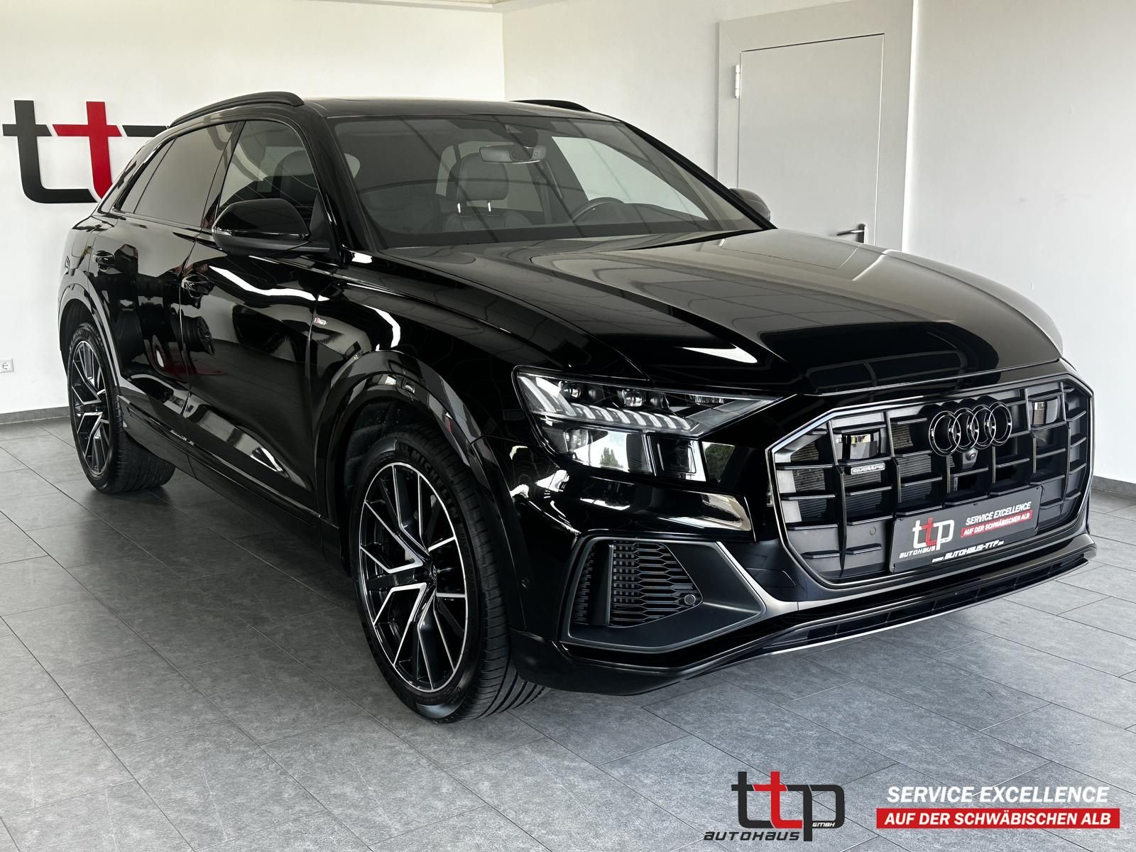 AUDI Q8 55 TFSI S-line AHK B&amp;O Pano Luft 360° Matrix