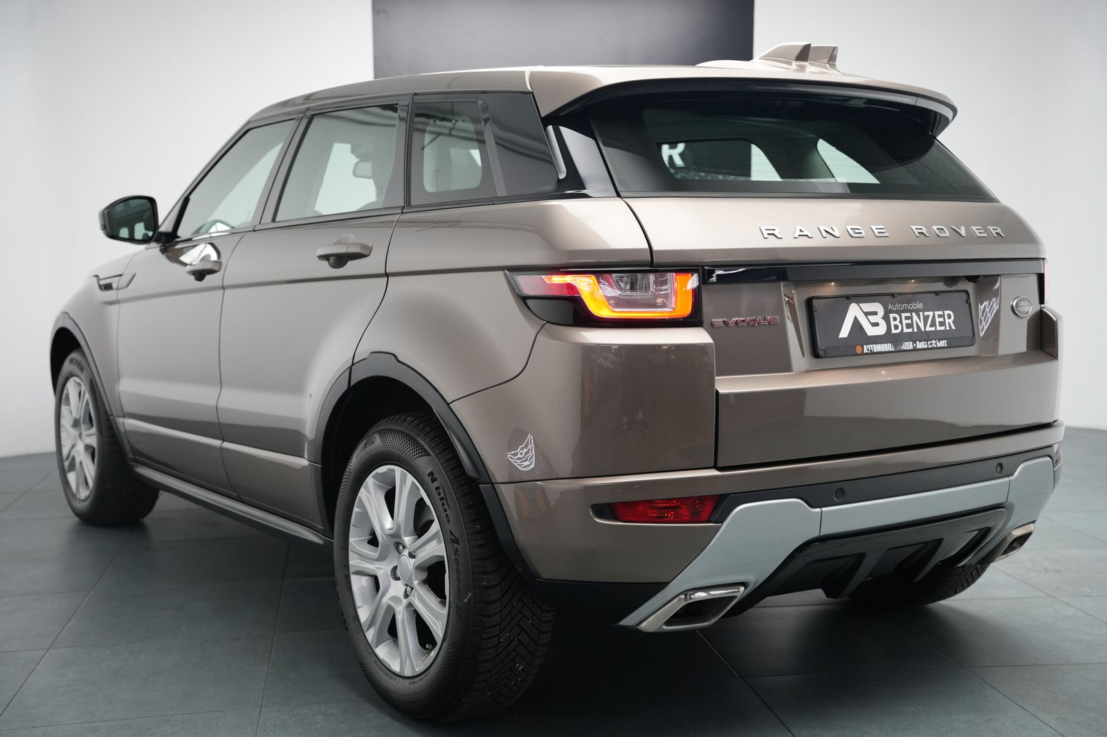 Fahrzeugabbildung Land Rover Range Rover Evoque SE Dynamic *Panorama*Kamera
