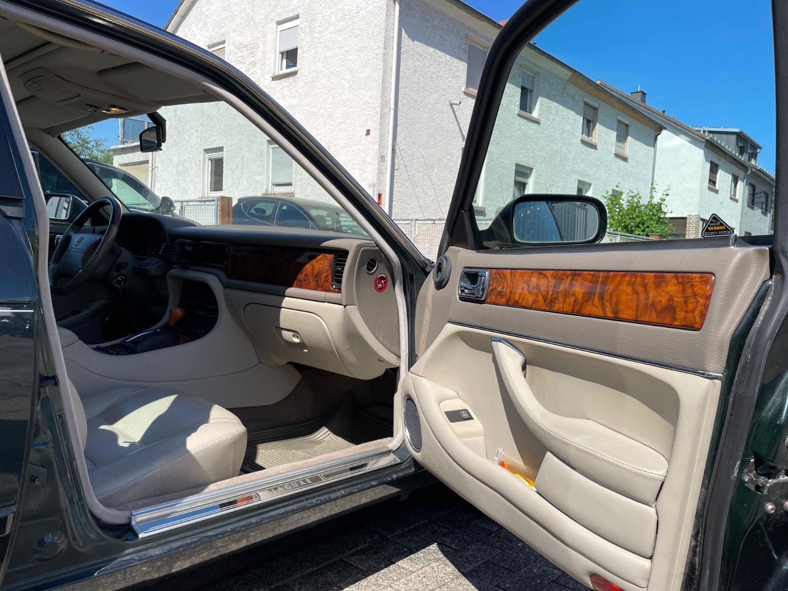 Fahrzeugabbildung Jaguar XJ6 Executive 3.2 |Klima|Sitzheizung|Schiebedach
