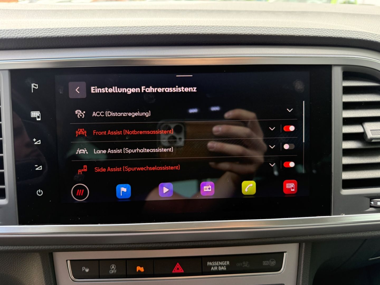 Fahrzeugabbildung SEAT Ateca 1,5 TSI FR LED AHK Navi RFK GJR TWA VZE Te