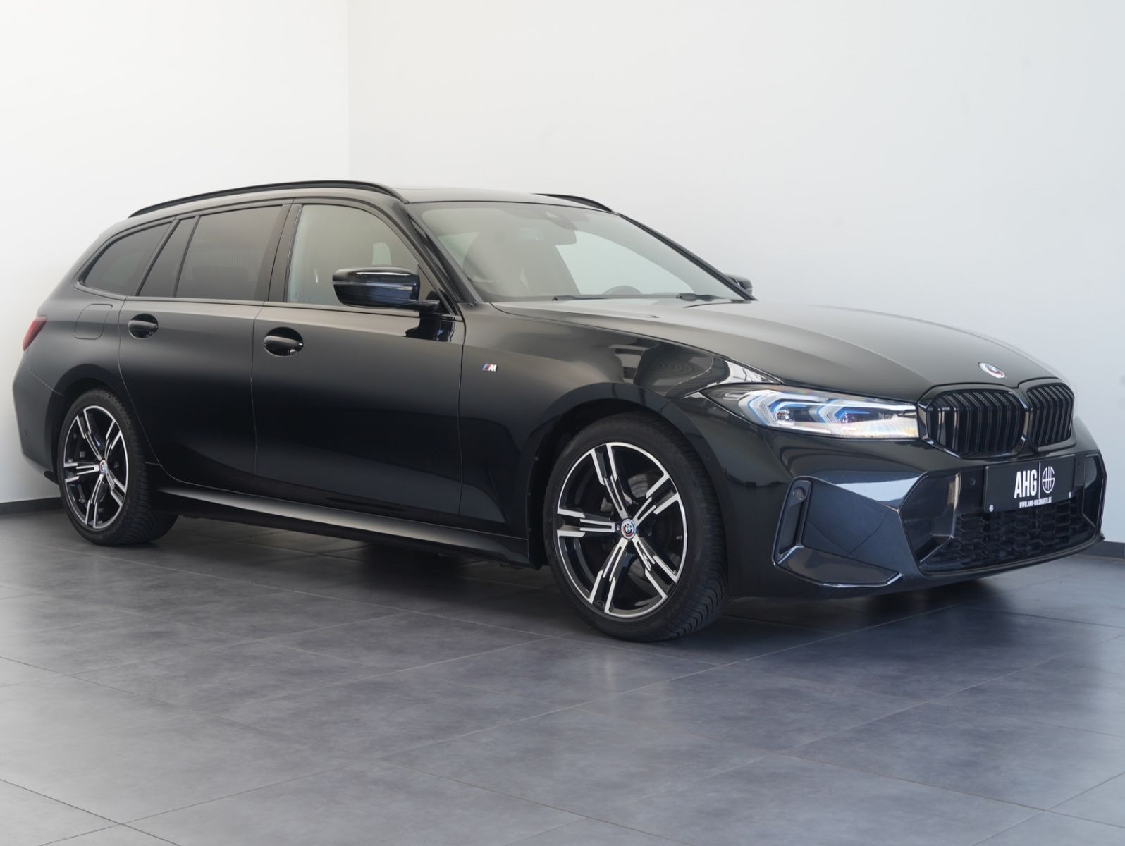 Fahrzeugabbildung BMW 320 i Touring M Sport SHADOW/WIDE/HEADUP/PANO