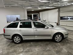 Fahrzeugabbildung Skoda Octavia 1.6 Combi Ambiente / Navi Klima PDC GSD