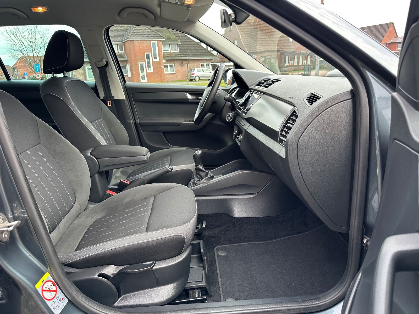 Fahrzeugabbildung SKODA Fabia Combi 1.0 TSI Style SHZG/EPH/Carplay