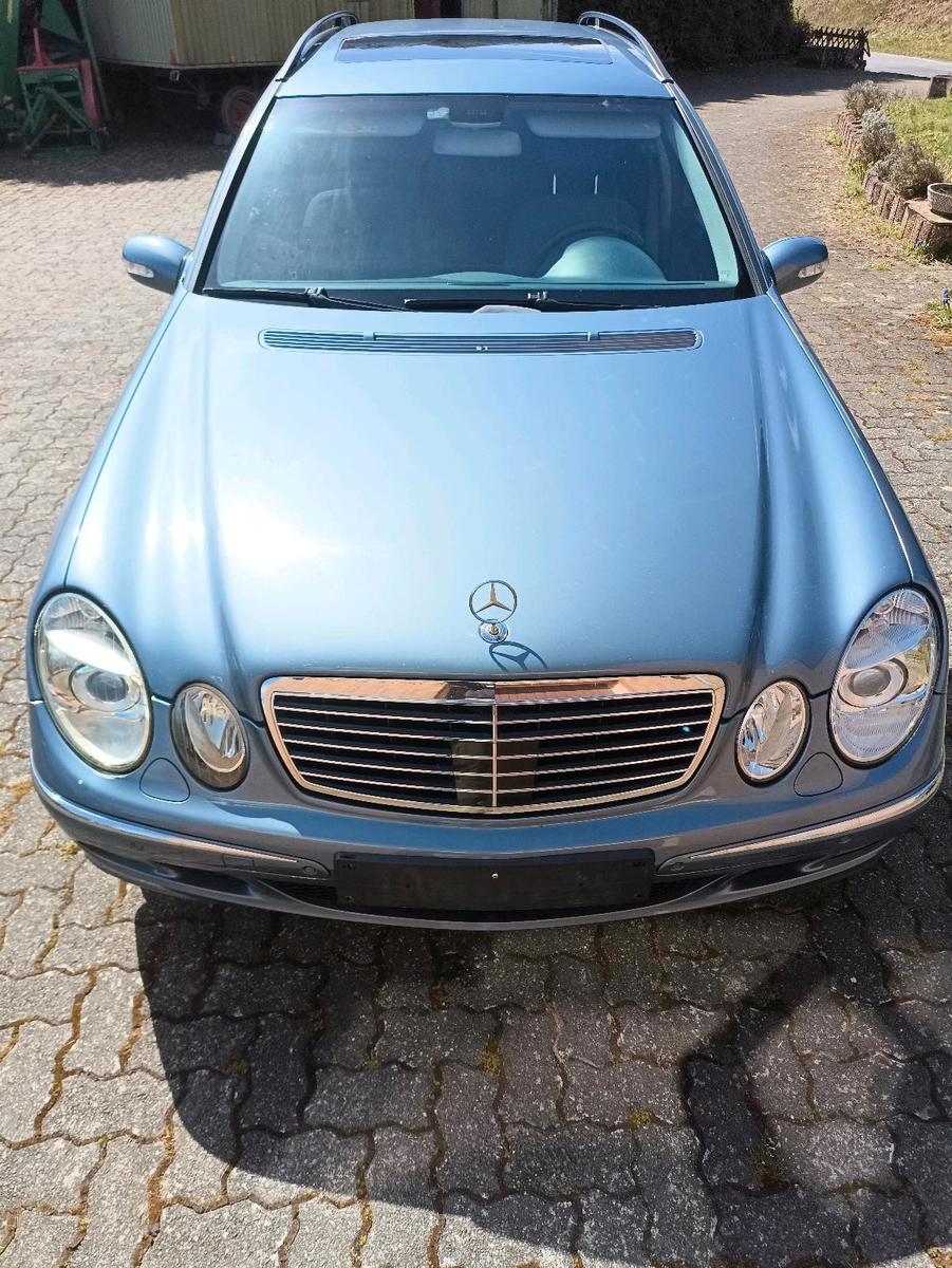 Mercedes-Benz E500 2004 — photo 7