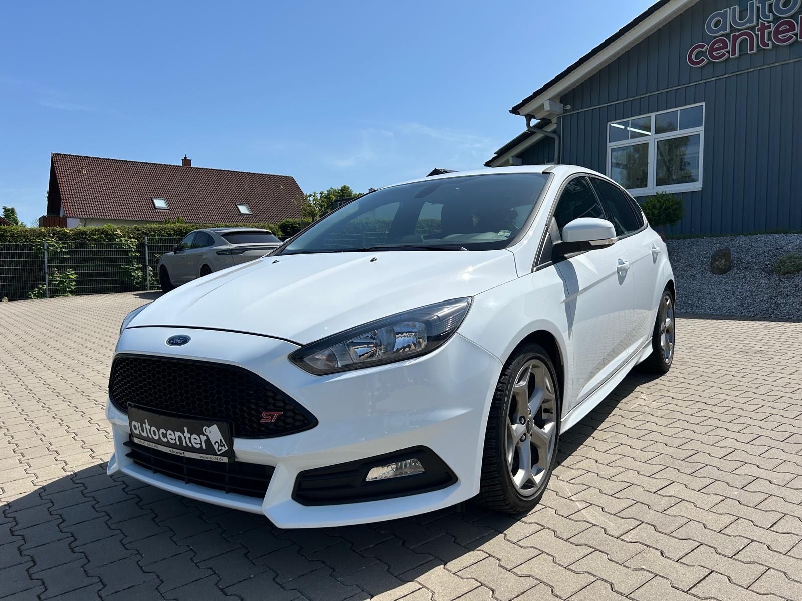 Fahrzeugabbildung Ford Focus Lim. ST°250 PS°Leder Sport Paket°Tüv NEU°