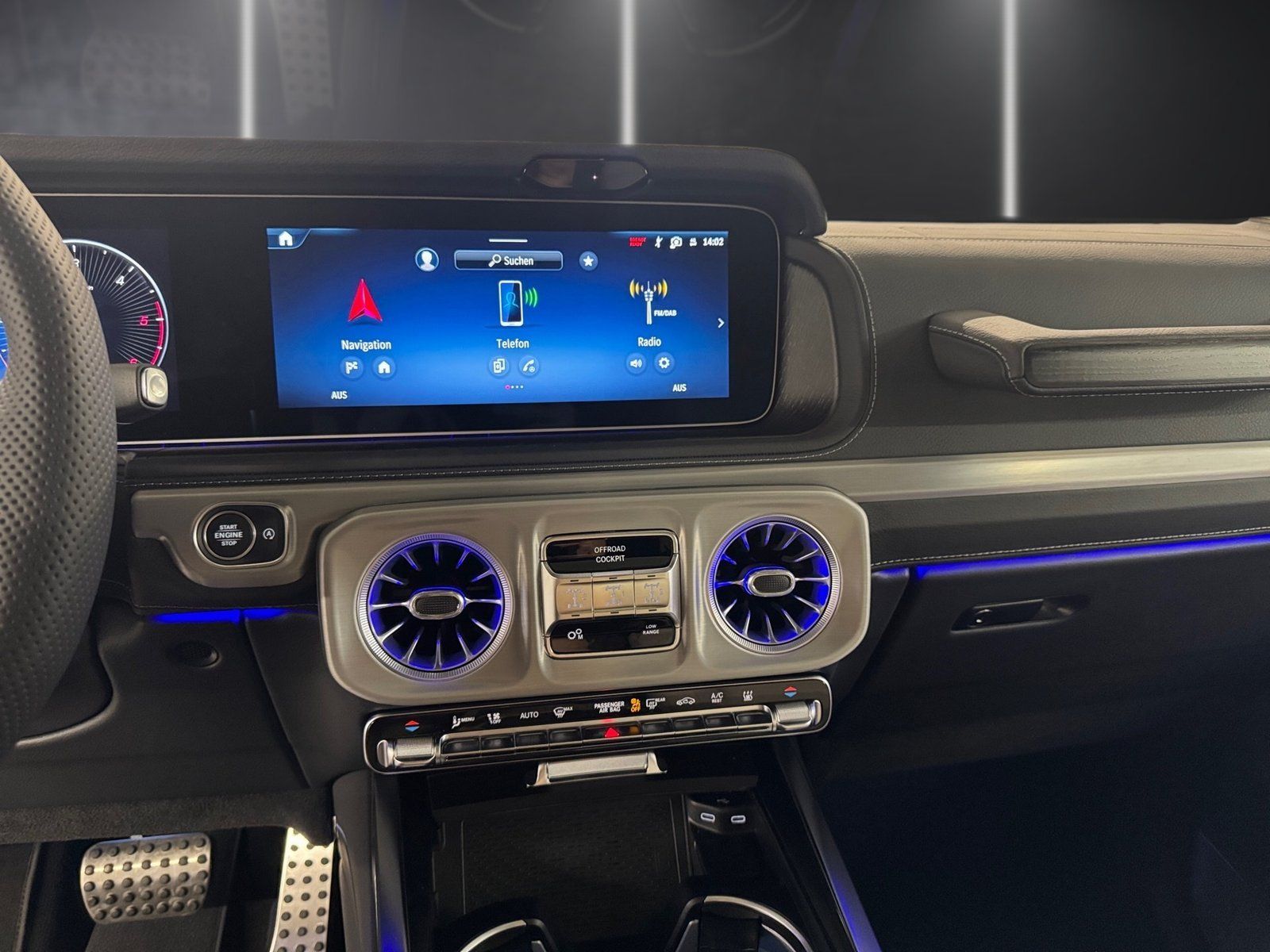 Fahrzeugabbildung Mercedes-Benz G 450 d AMG*20"*Night*STDHZG*Distro*AHK*Massage*