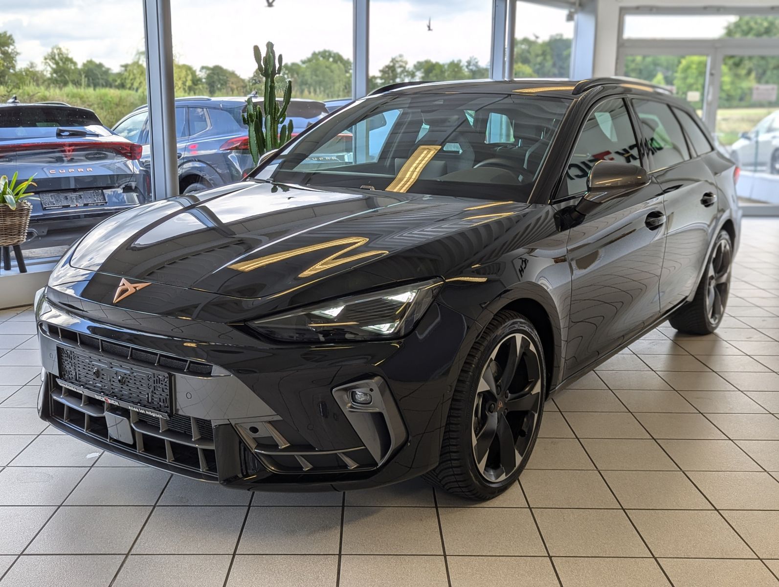 CUPRA Leon 1.5 eTSI Pano Intelligent-Dynamic-Edge-Pake - Image 3