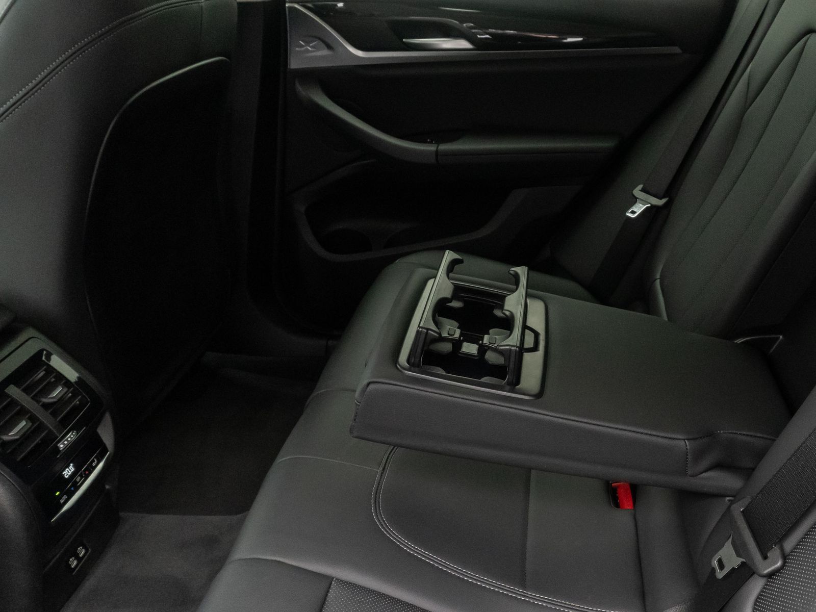 Fahrzeugabbildung BMW X4 xD20i 360° DAB CockpitPlus WLAN LED M Sport