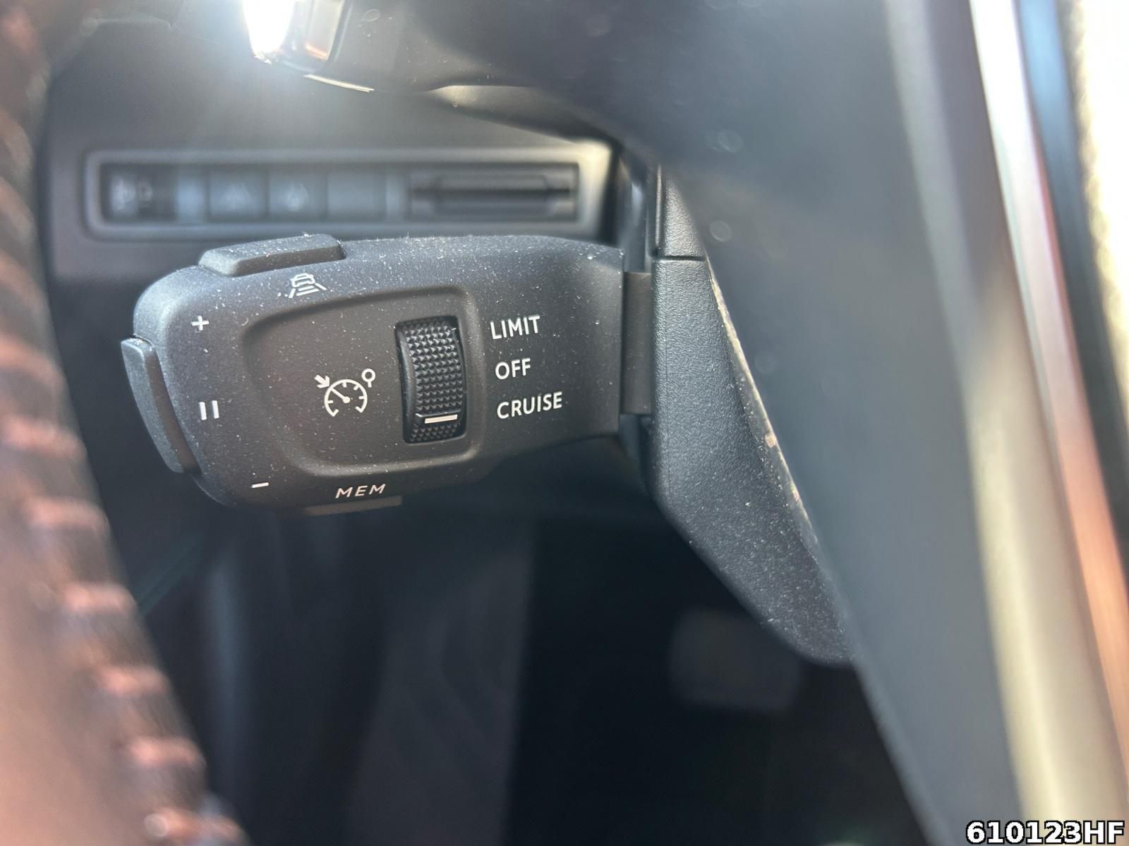 Fahrzeugabbildung Peugeot 3008 Allure Pack PureTech 130 EAT8
