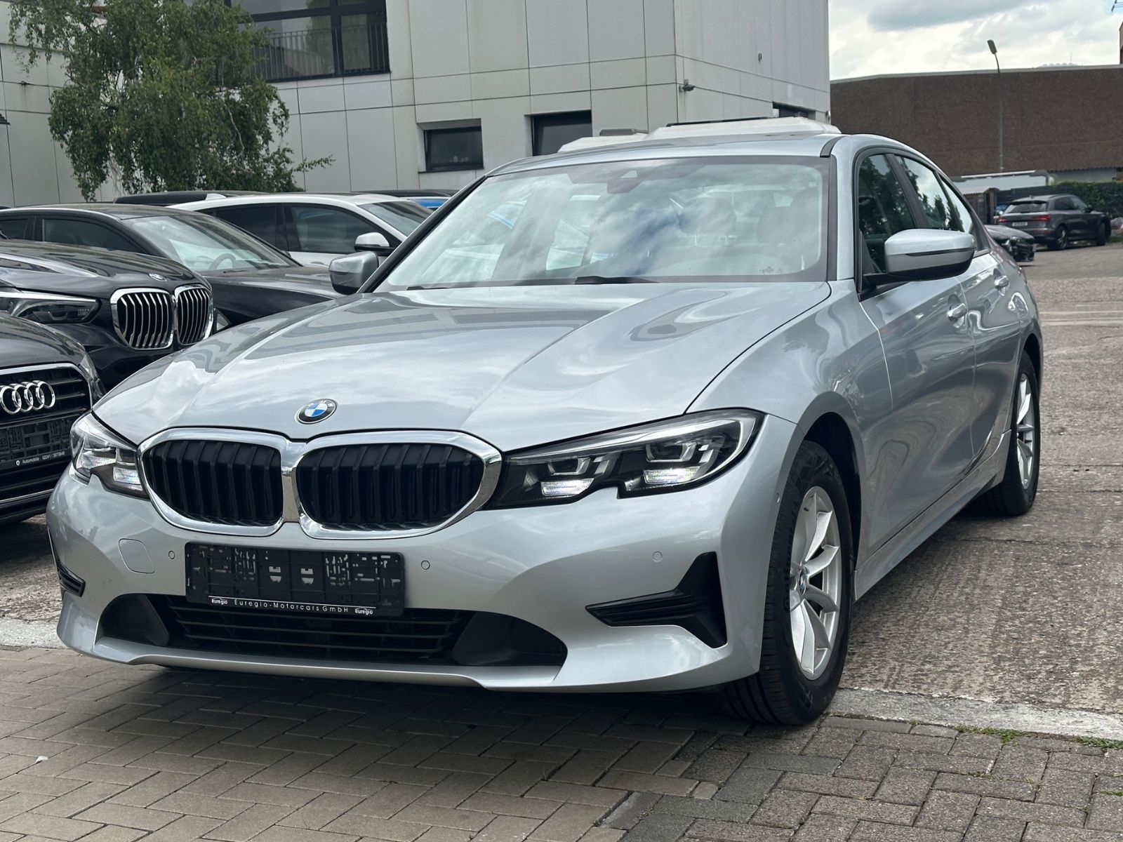 BMW 318 d Advantage/Leder/Navi/Kamera/LED/1Hand foto 2