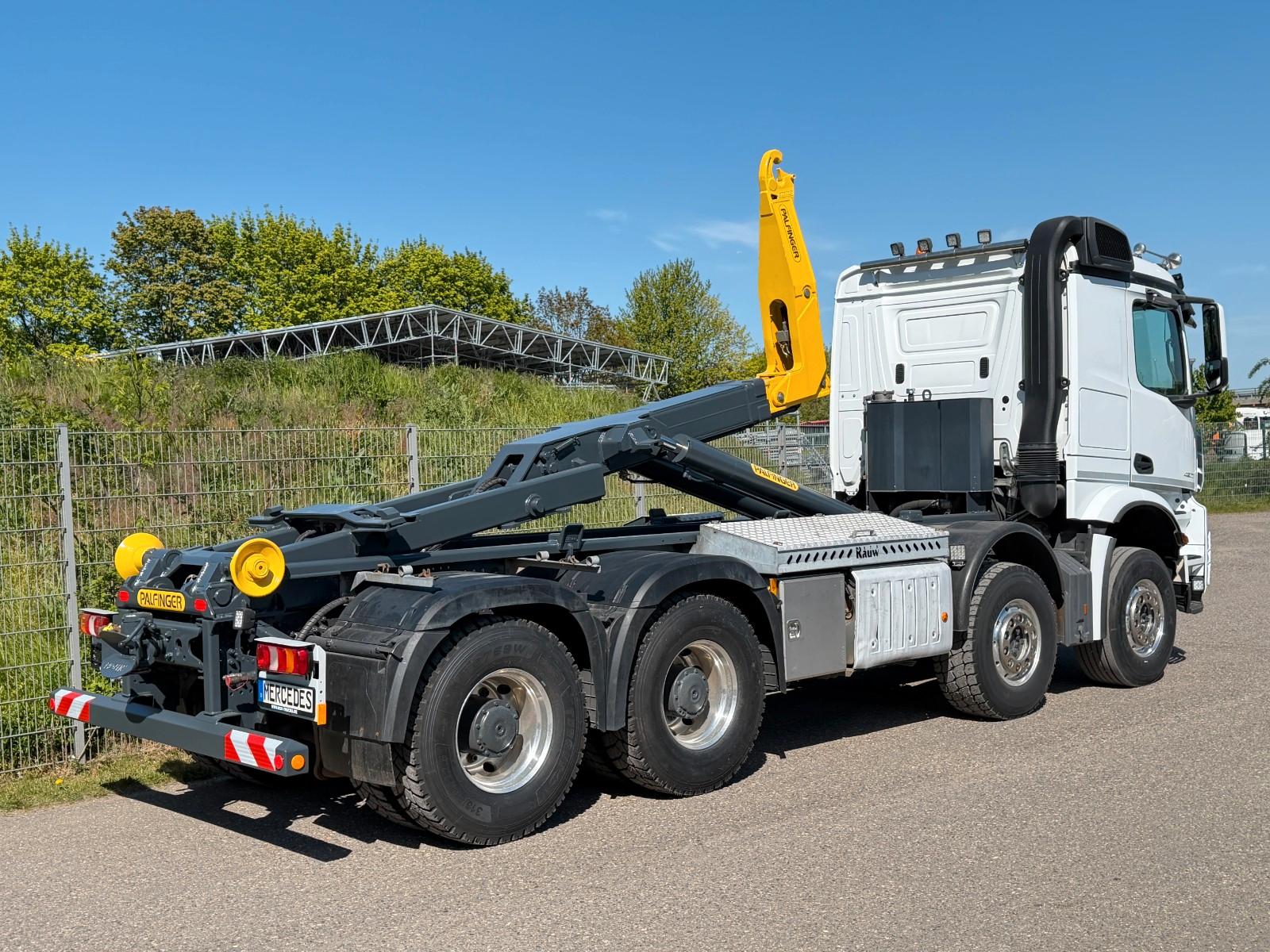 Mercedes-Benz 4251 8x4 Palfinger T26A Retarder & Hardox Mulde