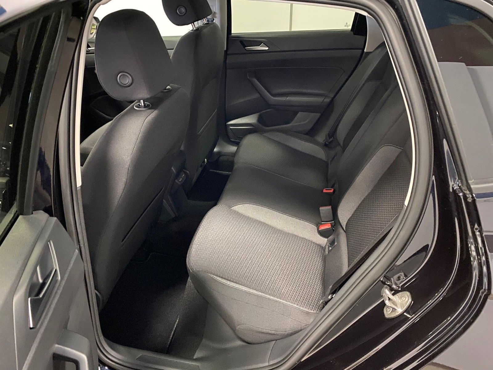 Fahrzeugabbildung Volkswagen Polo 1.0 TSI 70kW DSG Life+ALLWETTER+APP+GARANTI