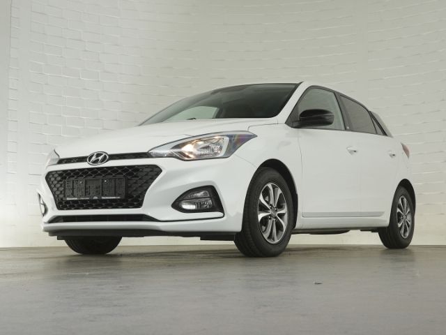 i20 YES! BLUE+RÜCKFAHRKAMERA+SITZHEIZUNG+LENKRAD