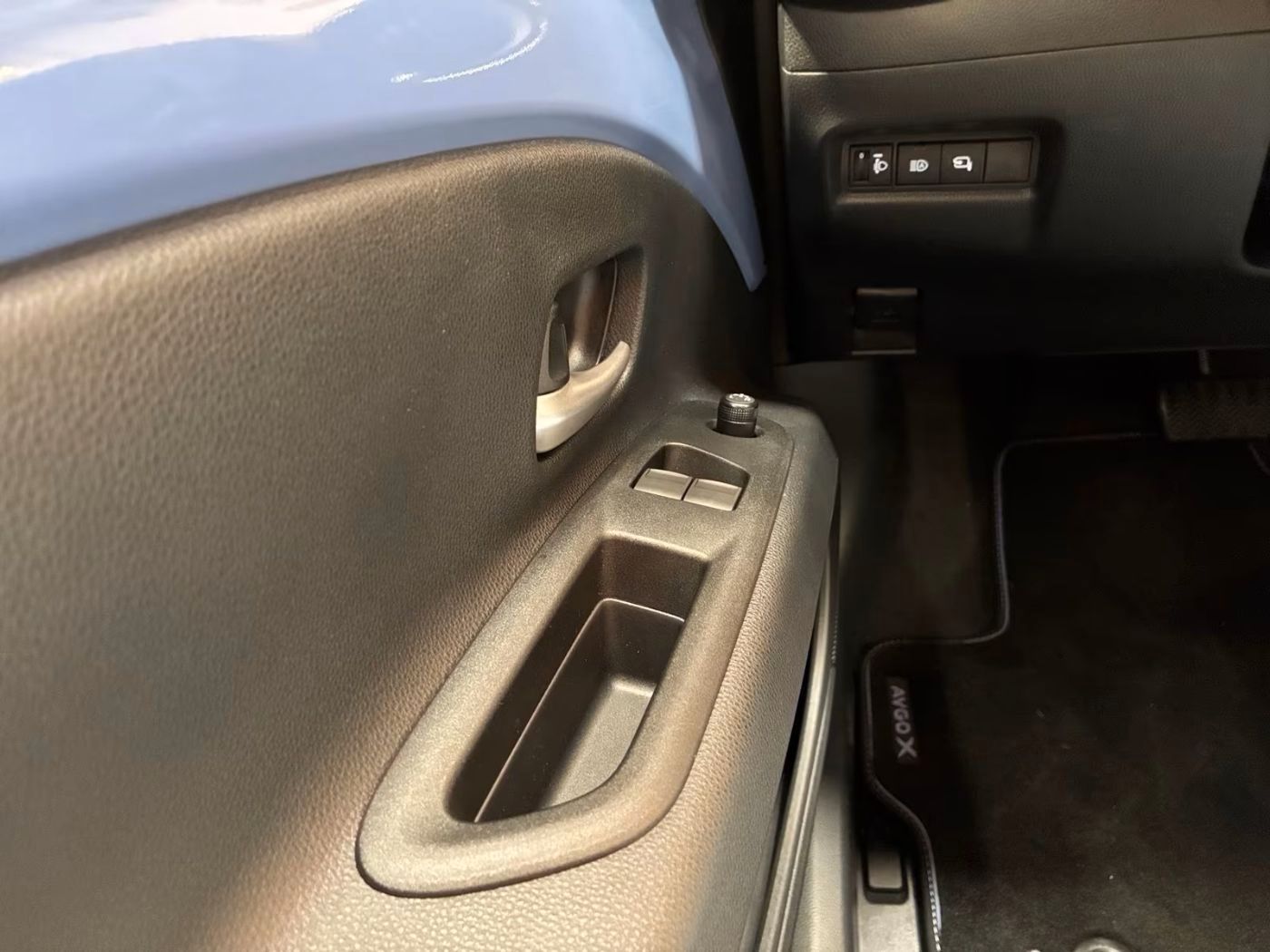 Fahrzeugabbildung Toyota Aygo X Hybrid Lounge Canvas-Premium-Faltdach JBL