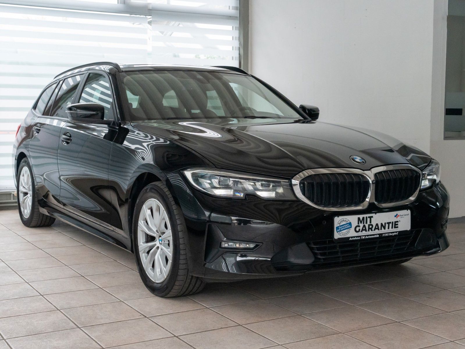BMW 320d Aut. PANORAMA AHK Sportsitze Teilleder imagem 3