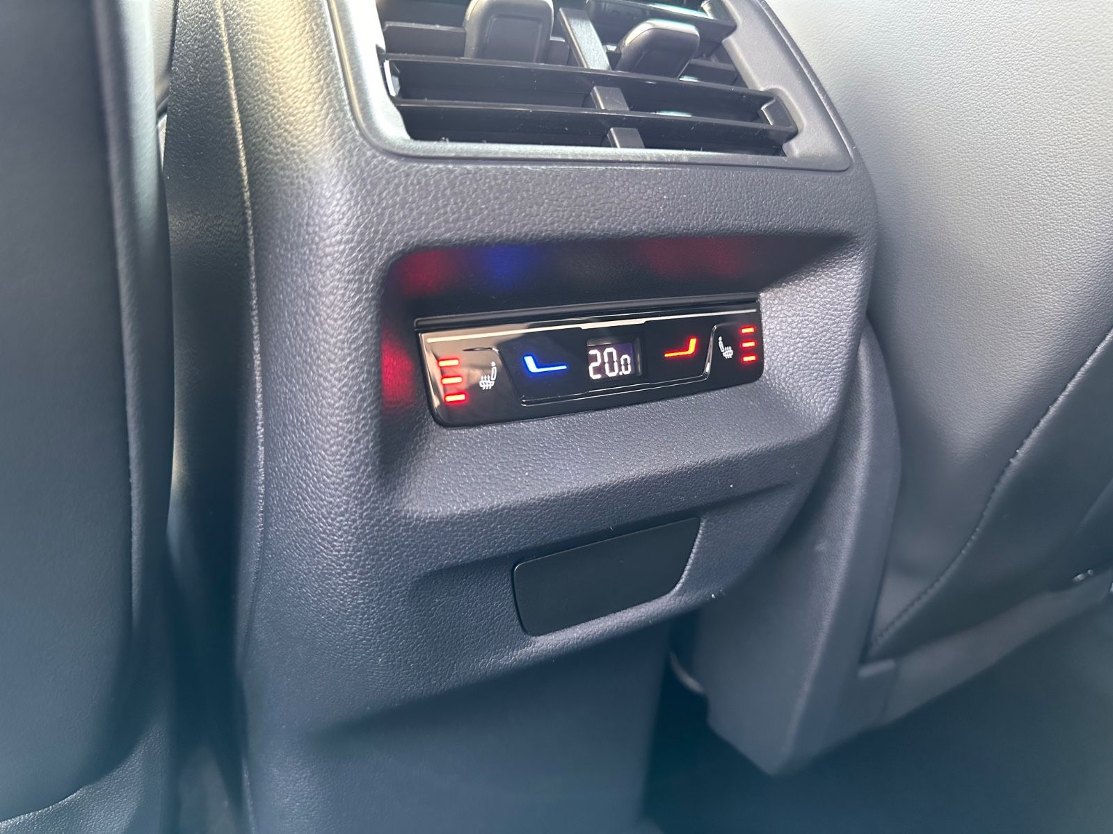 Fahrzeugabbildung Volkswagen Tiguan Life 1.5 e-Hybrid DSG ACC/APP/PDC/LED+