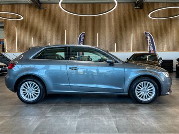 Audi A3 ambiente *BI-XENON*NAVI*TEMPOMAT*SZHZ*KLIMA*