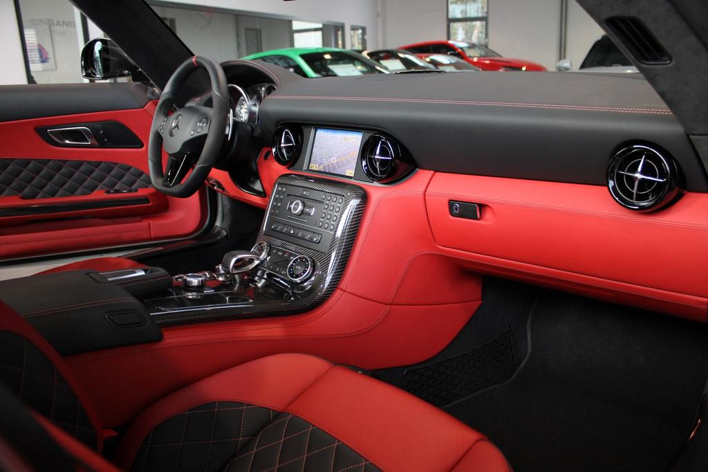 Mercedes-Benz SLS AMG