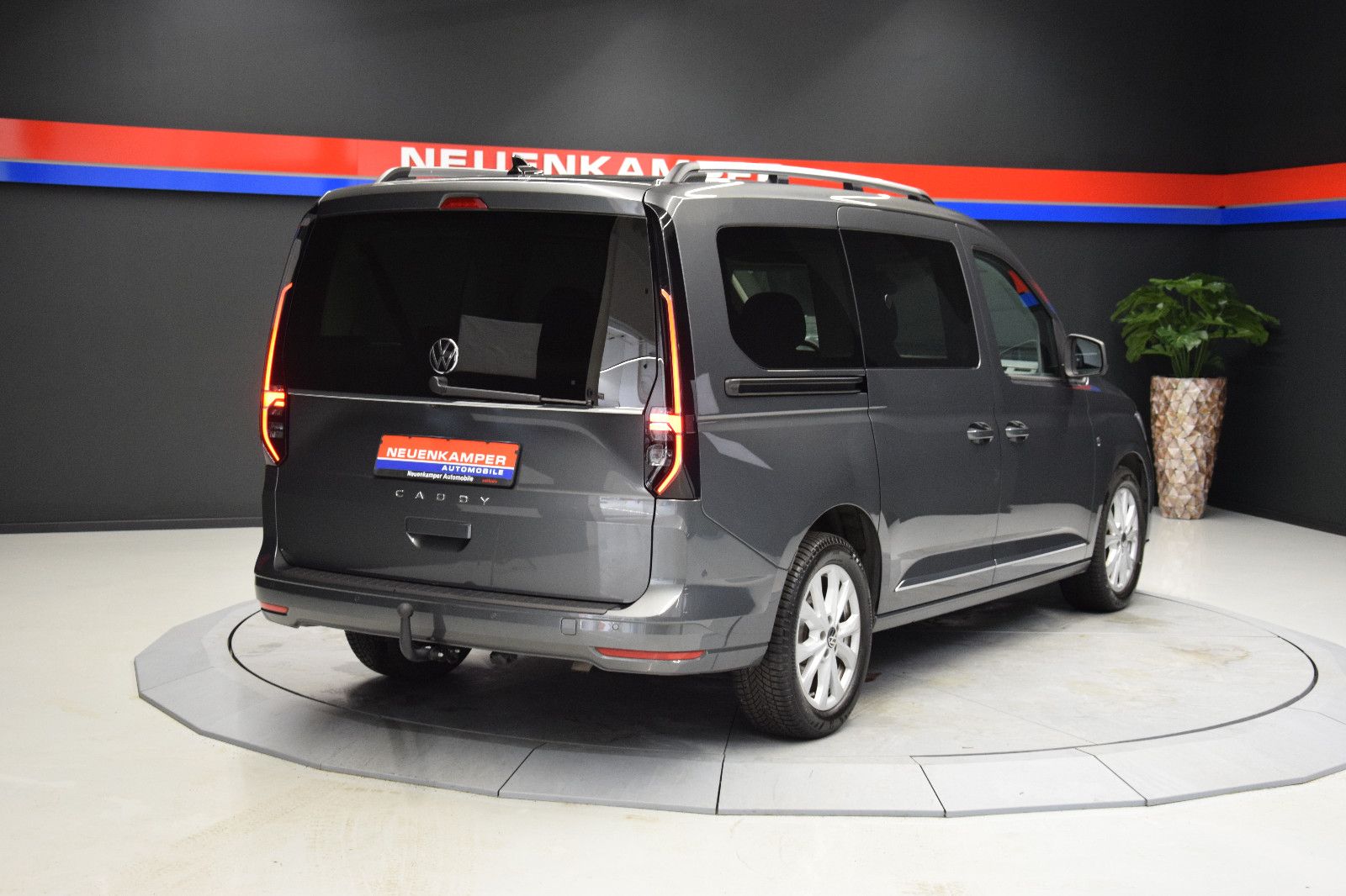 Fahrzeugabbildung Volkswagen Caddy Style Maxi Navi LED ACC 7 Sitze