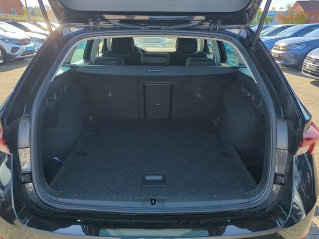 Fahrzeugabbildung SKODA Octavia Combi 2.0 TDI DSG Clever NAV AHK STANDHZ