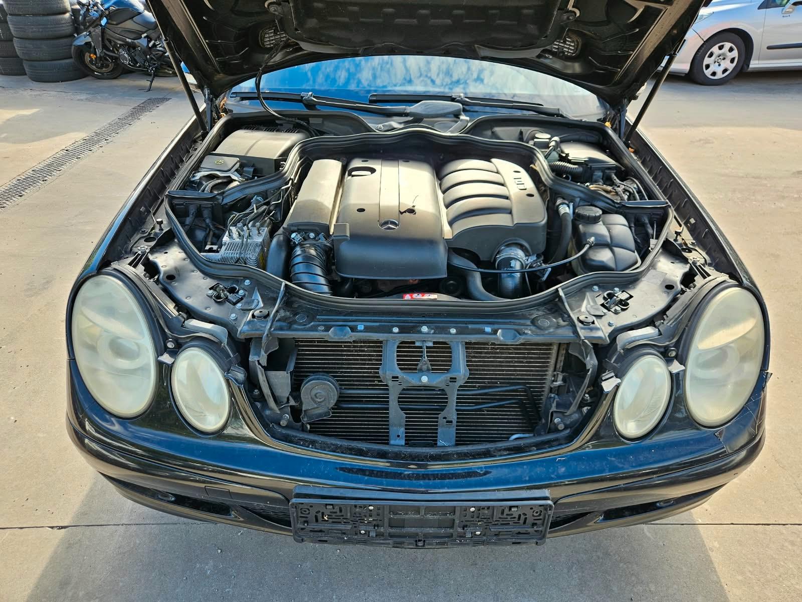 Mercedes-Benz E220 2004 — photo 9