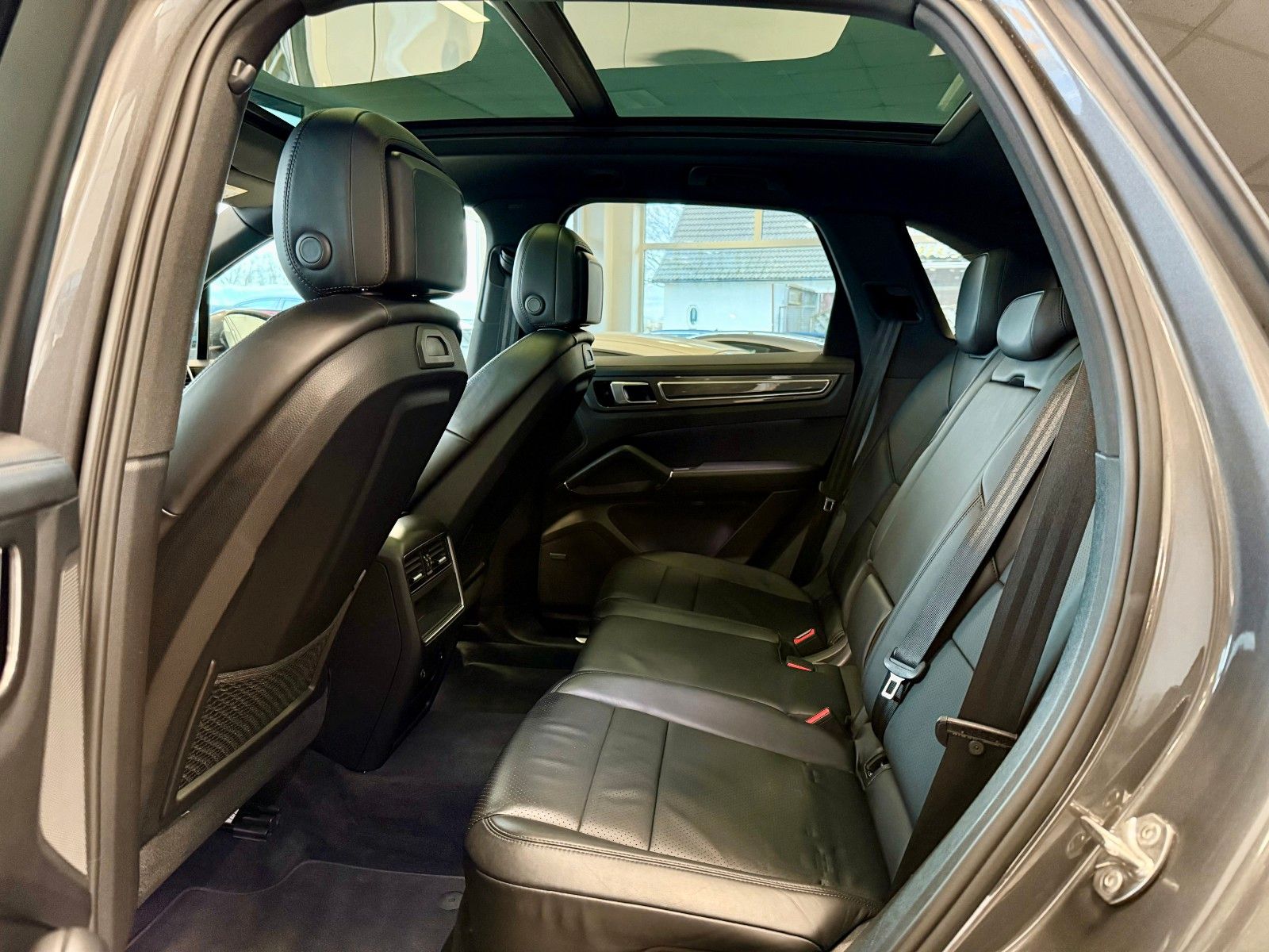 Fahrzeugabbildung Porsche Cayenne E-Hybrid ACC/Panorama/21Zoll/APPROVED